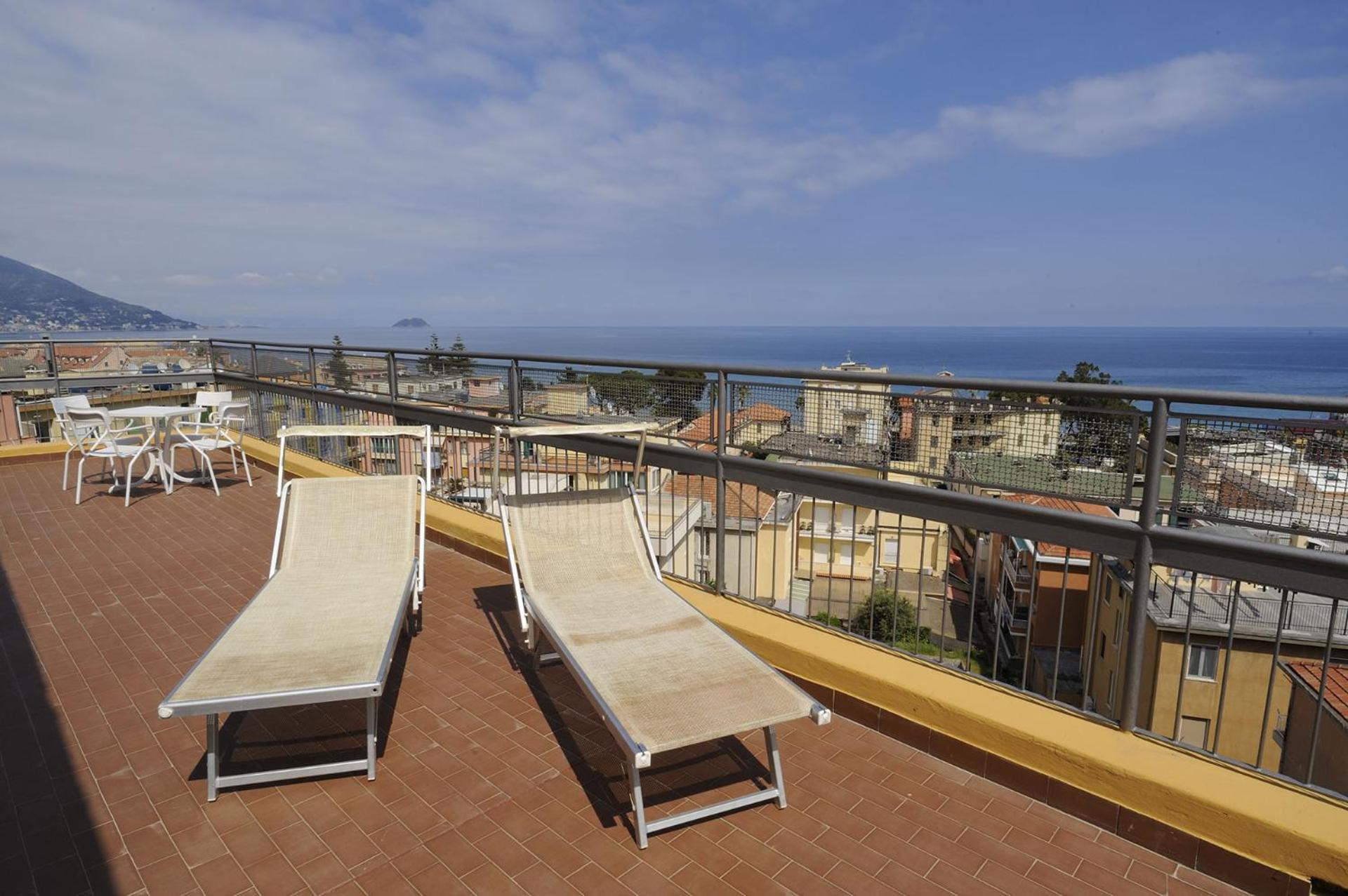 Hotel Tritone Laigueglia Exterior photo