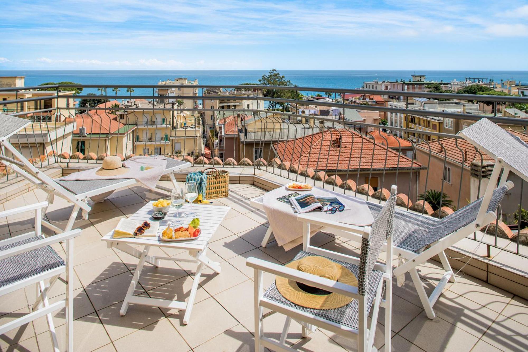 Hotel Tritone Laigueglia Exterior photo