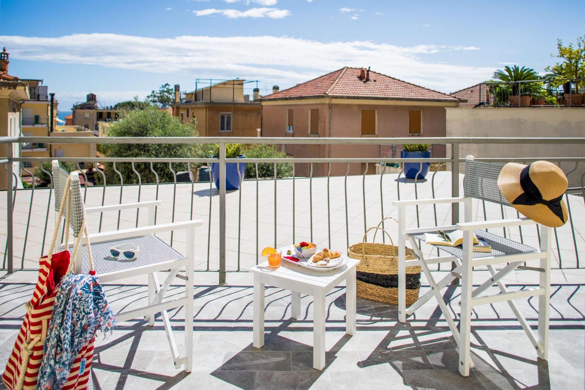 Hotel Tritone Laigueglia Exterior photo