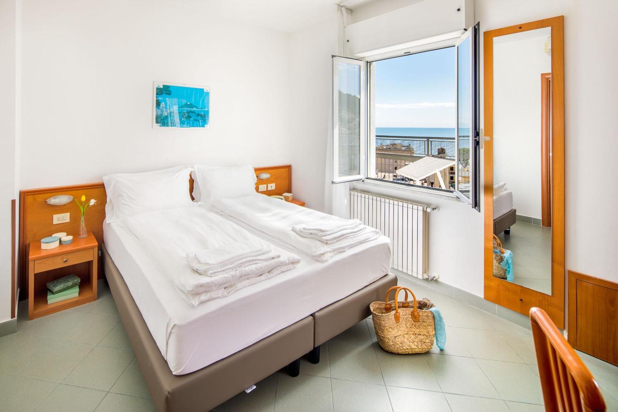 Hotel Tritone Laigueglia Exterior photo